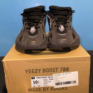 Yeezy Boost 700 Vanta